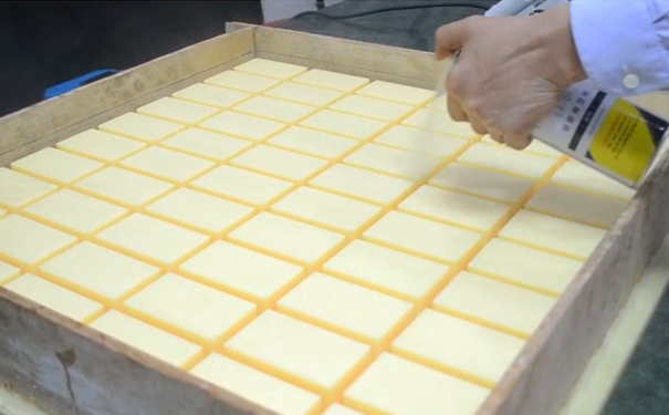 模具硅橡膠操作為什么要用脫模劑？